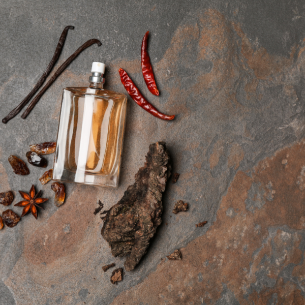 Ciepłe i zmysłowe: hipnotyzująca symfonia aromatów korzennych w perfumach